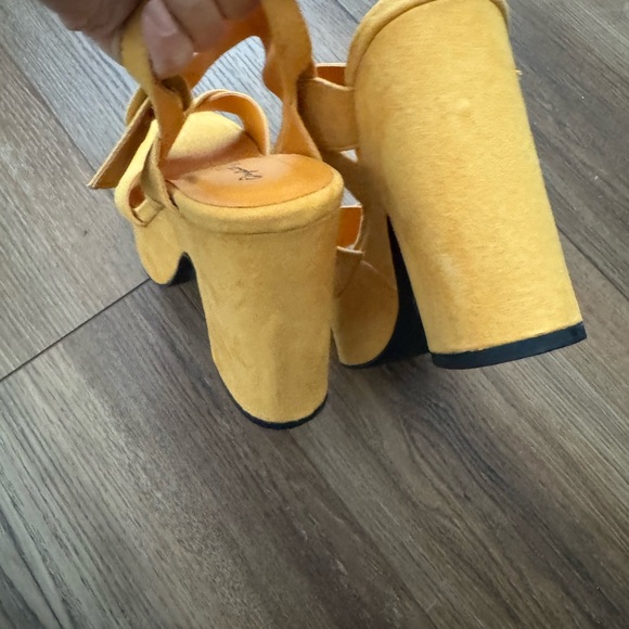 Lulu's Yellow Sandals - Picture 5 of 5